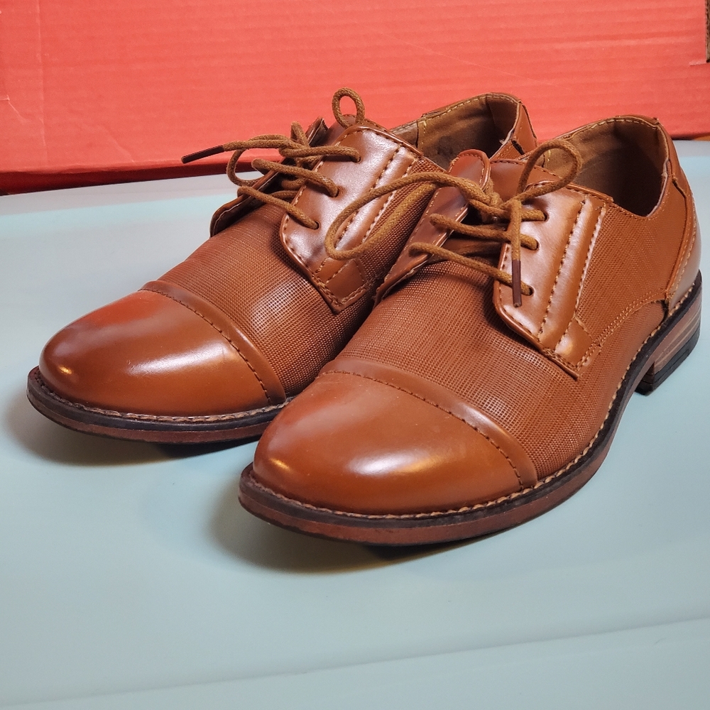 Tahari Folley Oxford Dress Shoes - Big boys size 4